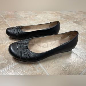 Women’s Cliffs by White Mountain flats. Black. Size 10M. Used
